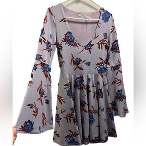Kimchi Blue floral babydoll bell sleeve dress. SZ small.Gray/blue/burgundy